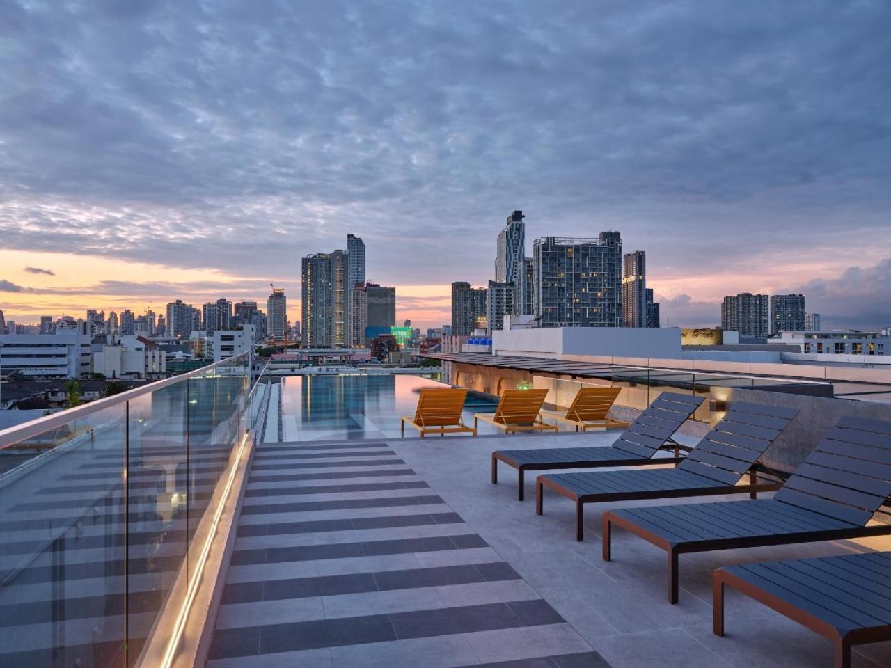 The Quarter Onnut By Uhg Hotel Bangkok Kültér fotó